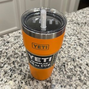 NWT Yeti RAMBLER® 26 OZ STACKABLE CUP King Crab Orange